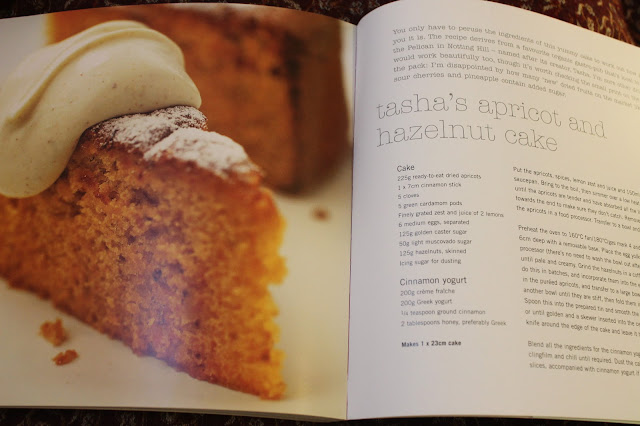 Aurea Femella Bakes: Gorgeous Cakes by Annie Bell (Book Review)