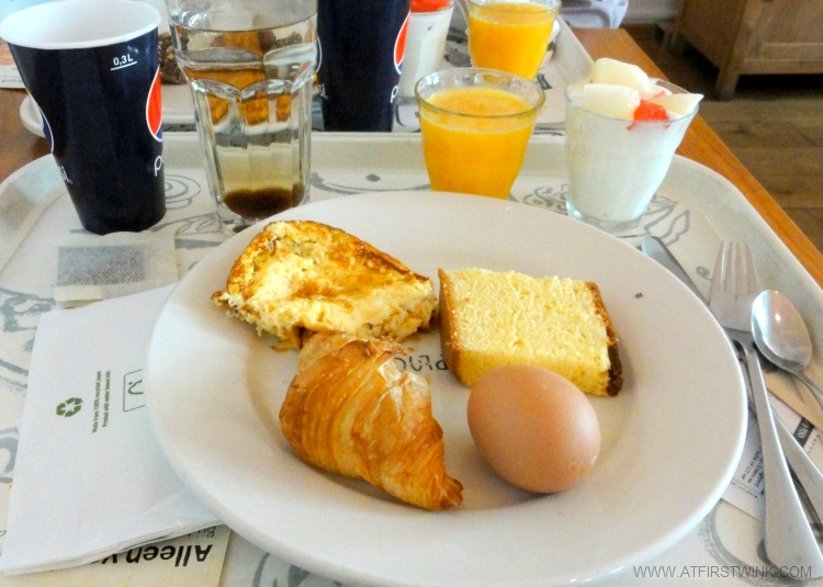 V&D warenhuis ontbijtje €2,50 