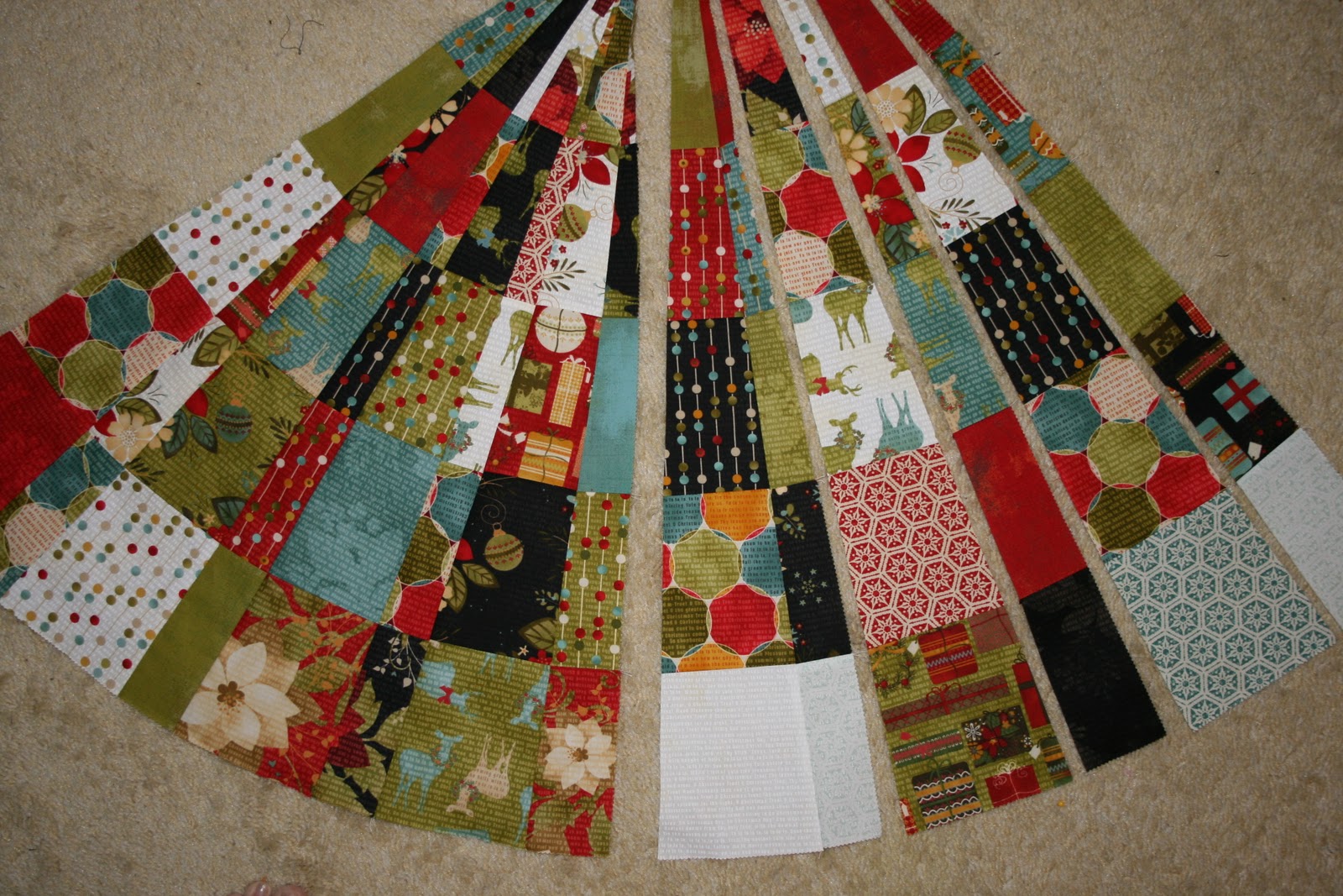 Annie’s Musings Tutorial Christmas Tree Skirt