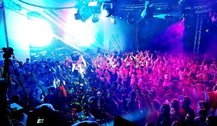 8 Tempat Diskotik Dan Club Malam Di Surabaya Yang Keren Diskotik Karaoke