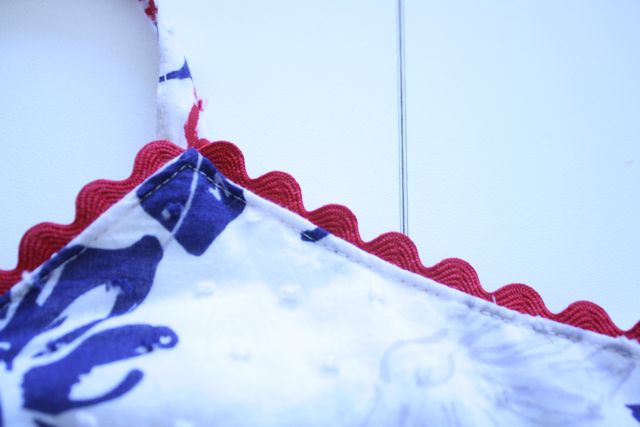 Gertie's New Blog for Better Sewing: Sewing Rick Rack Edging to a Dress