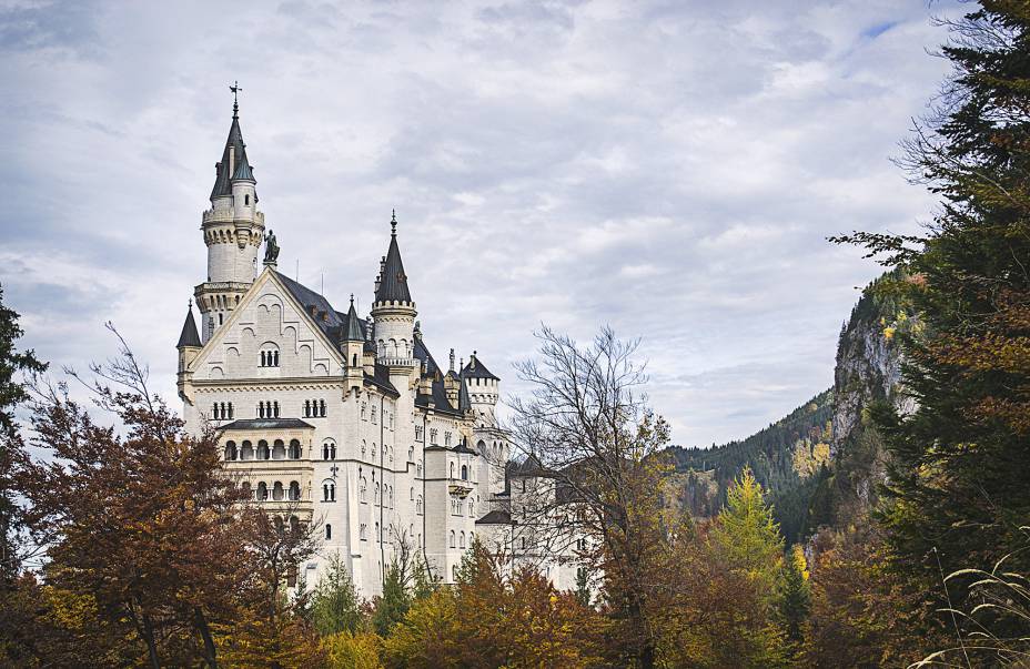 CASTELO DE NEUSCHWANSTEIN, NEUSCHWANSTEINSTRAßE 20, 87645 SCHWANGAU, ALEMANHA A edificação que CASTELO DE NEUSCHWANSTEIN, NEUSCHWANSTEINSTRAßE 20, 87645 SCHWANGAU, ALEMANHA A edificação que