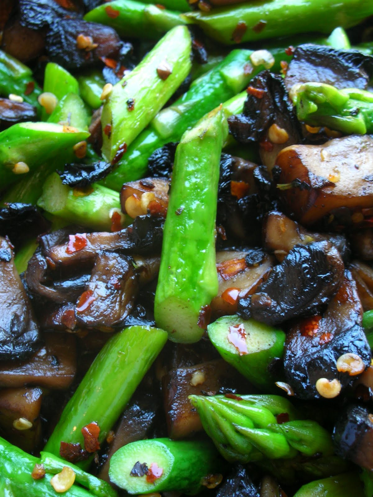 Fettuccine Alfredo with Asparagus, Portobello and Bacon