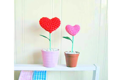 Amigurumi Crochet Heart plants