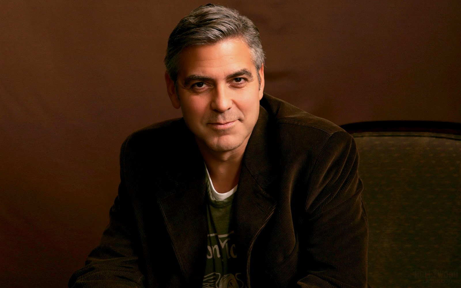 http://3.bp.blogspot.com/-o9N9Y0NKW9U/TwHceqKbU2I/AAAAAAAADFc/SNlO4ZtV8dU/s1600/George-Clooney-0-hwoodworld.blogspot.com.jpg