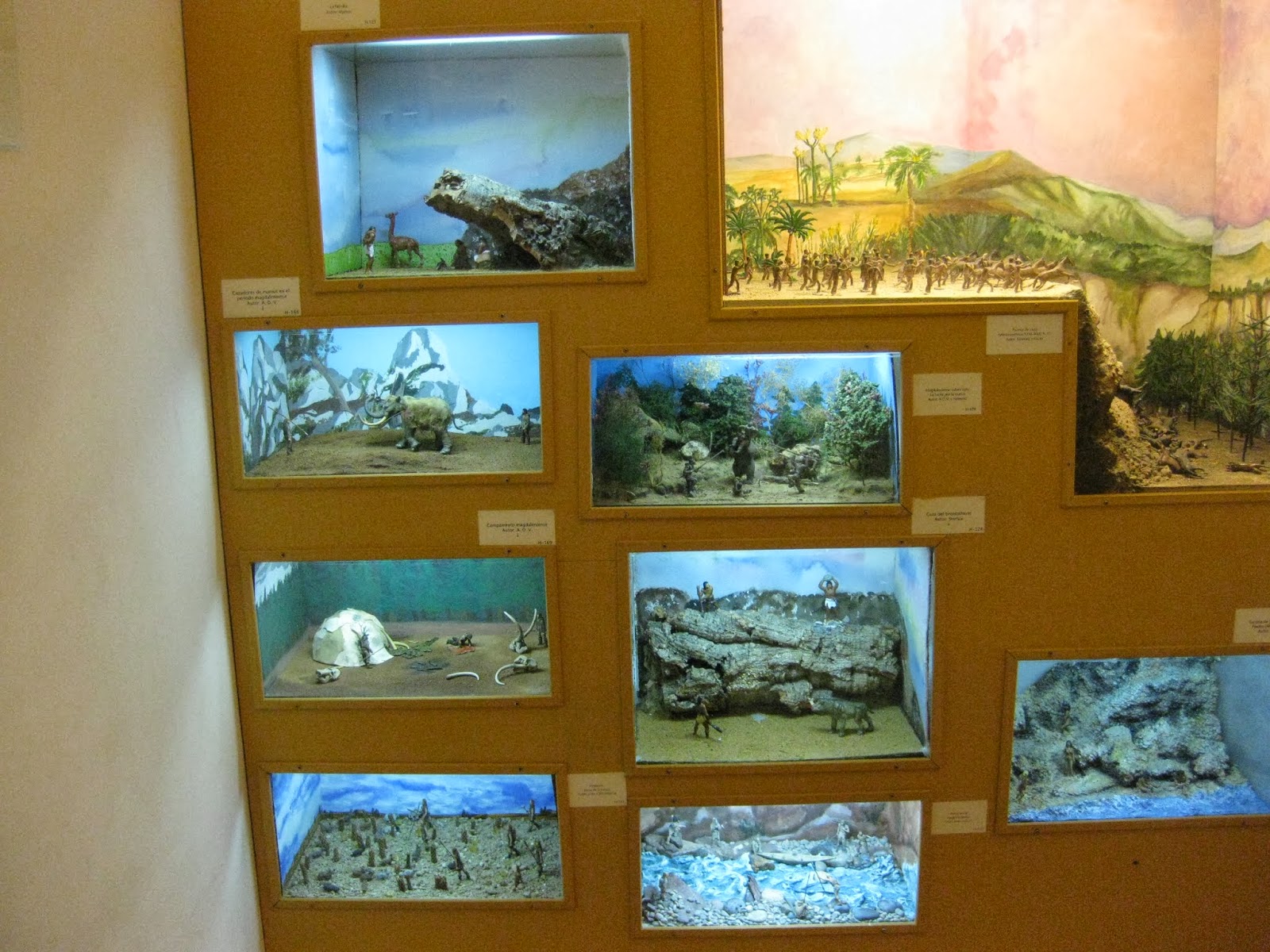 The Megalomaniac (Mwhaha) L'Iber Toy Soldier Museum Prehistoric dioramas
