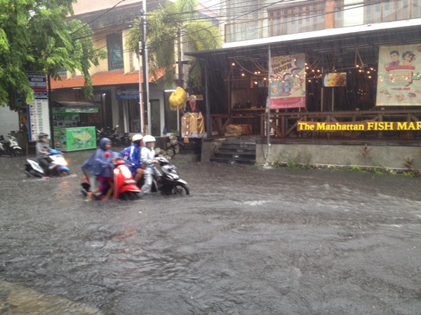 Hujan Deras Menyebabkan Banjir di Bali
