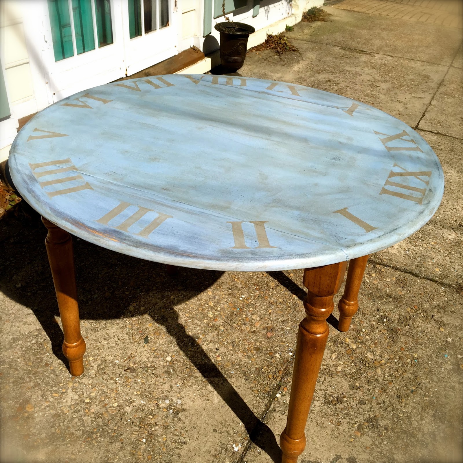SheShe, The Home Magician: How to paint a clock face tabletop