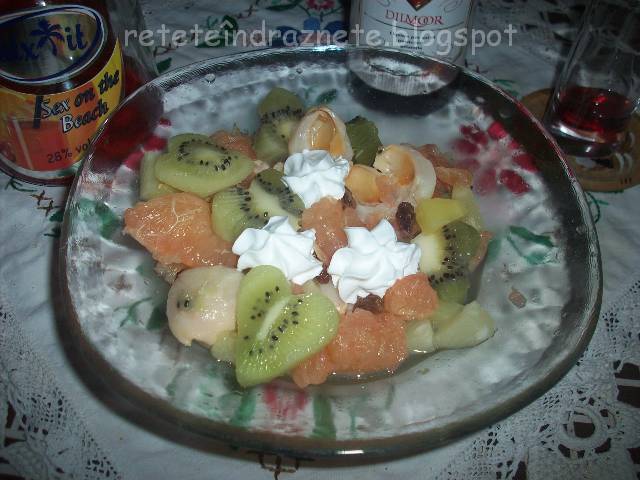 Salată de fructe cu litchi