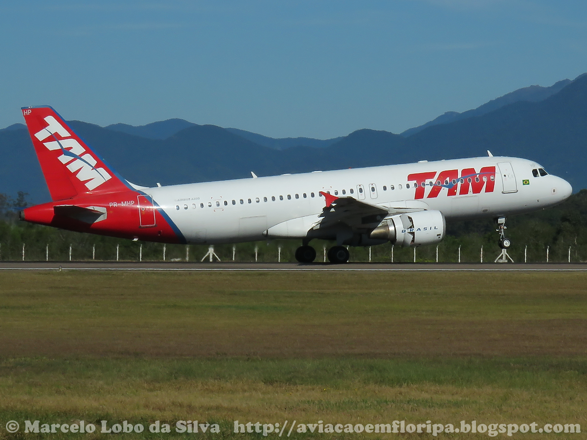 A320 da LATAM no pedestal IMG_4604