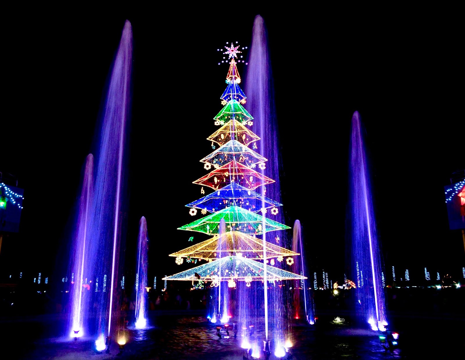 Journey of a Pinoy Traveler Tagum City Giant Christmas Tree the