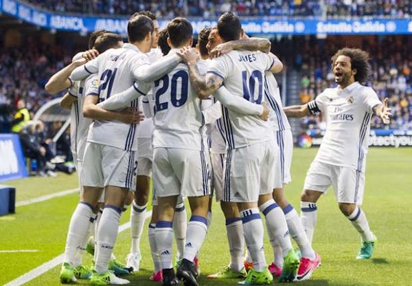 El Real Madrid sigue inmerso en la Liga al ganar al Deportivo (2-6) El Real Madrid sigue inmerso en la Liga al ganar al Deportivo (2-6)