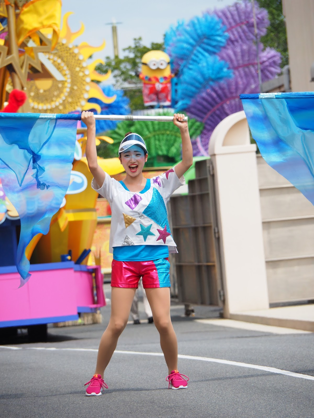 さんぽ倶楽部 ラテちゃん Usj ミニオン ウォーター サプライズ パレード スタート 第1ずぶ濡れ熱狂エリア