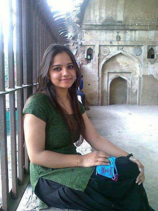 Cute Beautiful Indian Desi Girl Personal Facebook Photos -1389