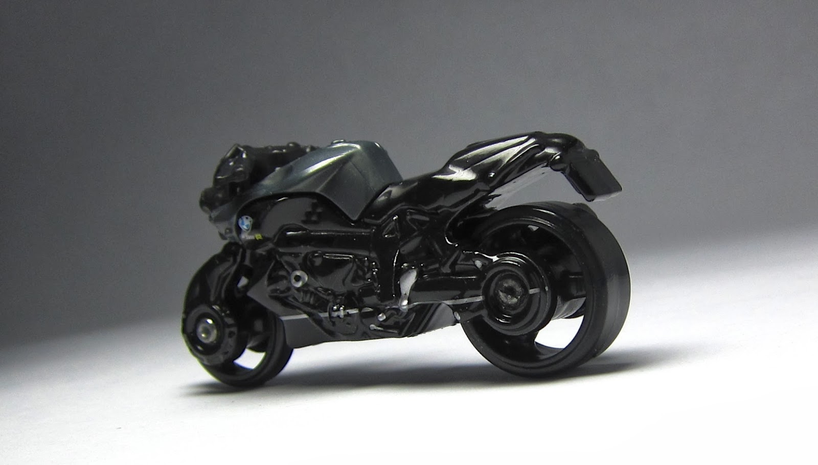 Best Motorcycle 2014: First Look: 2014 Hot Wheels BMW K1300 R Motorcycle...