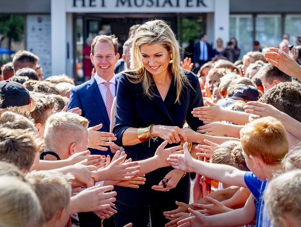 Queen Maxima wore Natan Crepe Jumpsuit, Natan gold earrings, and she carried Natan clutch bag for More music in the classroom' meeting