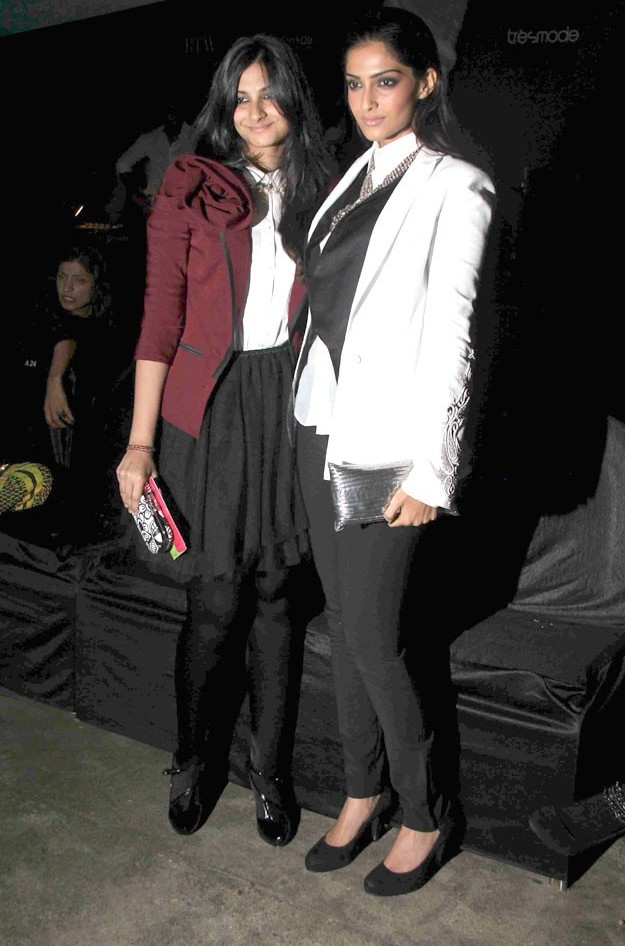 Sexy Sonam Kapoor Hot Style  Lakme Fashion Week 2011