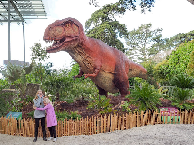 girls and t-rex
