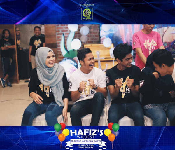 (Gambar) Bila Hafiz Suip Kena Mandi Tepung Di Majlis Hari Lahir... Fuhh Slumber Je Dia!! (Gambar) Bila Hafiz Suip Kena Mandi Tepung Di Majlis Hari Lahir... Fuhh Slumber Je Dia!!