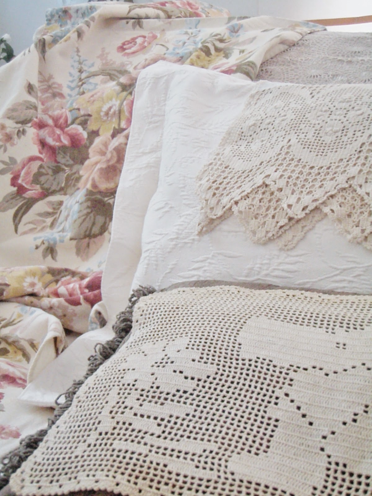 Cabin & Cottage : Whimsical Linens & Lace