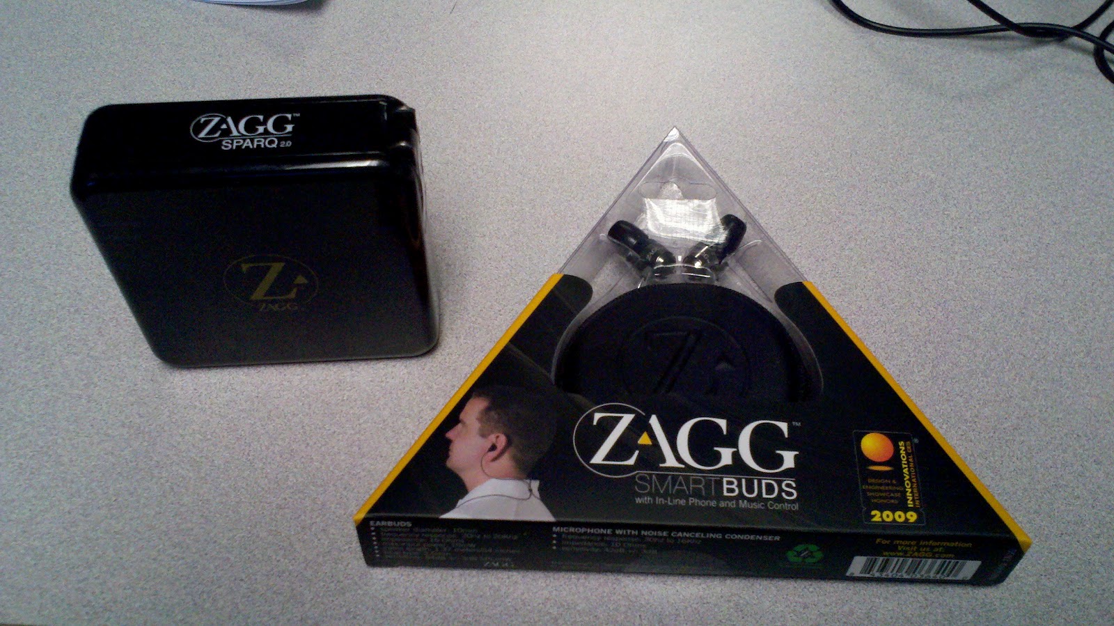 TechniHO Handbook Review ZAGG smartbuds
