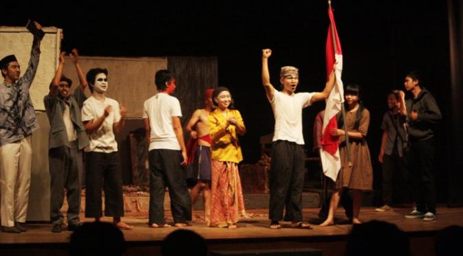 Nyimakpelajaran Net Makalah Perkembangan Teater Di Indonesia
