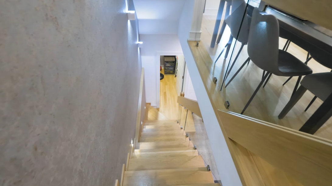 35 Interior Design Photos vs. 3046 N Ashland Ave Unit 1, Chicago Luxury Townhome Tour