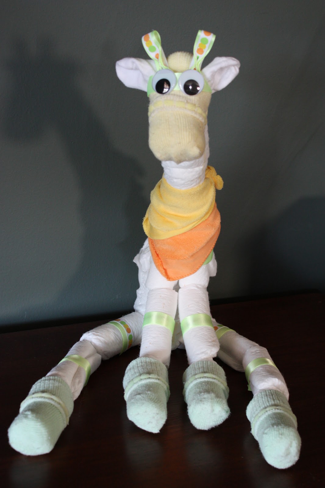 it's MOMbojumbo busy days and a diaper giraffe