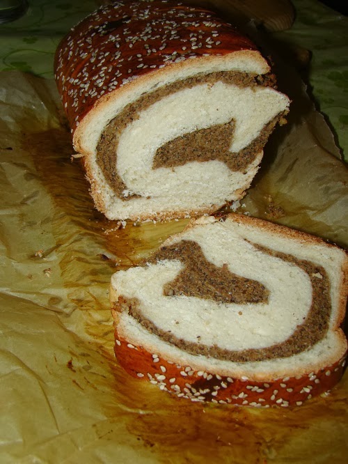 Cozonac simplu cu nuca