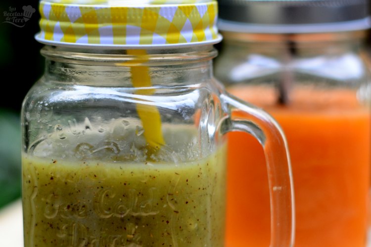 Batido detox hecho con exprimidor 03