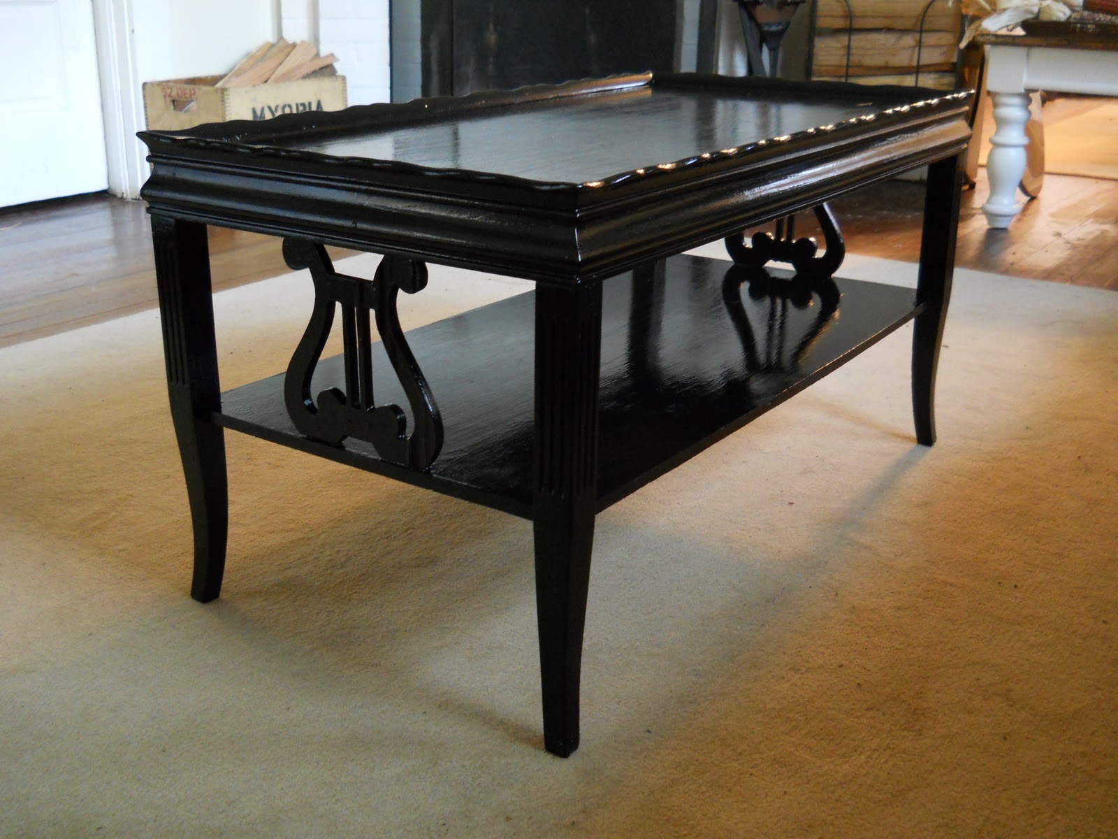 Heir and Space: A sexy coffee table