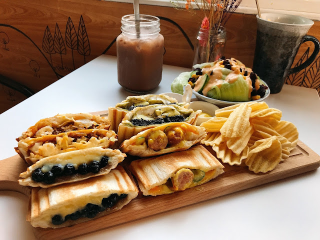 【台南安平區】T&F 手作吐司-安平店，被乾燥花圍繞用餐，擄獲少女心多種口味爆餡熱壓吐司