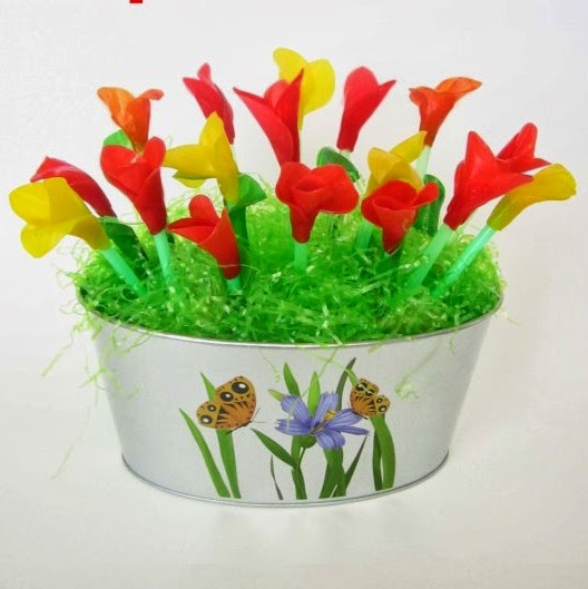 http://grasspotato.wordpress.com/2014/03/17/fruit-leather-tulip-basket/