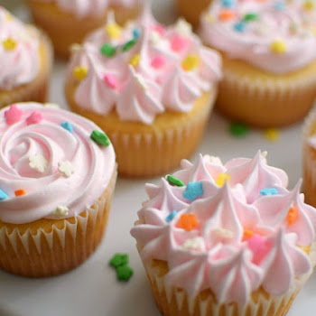 Cupcakes de vainilla sencillos y esponjosos | Bizcochos y Sancochos