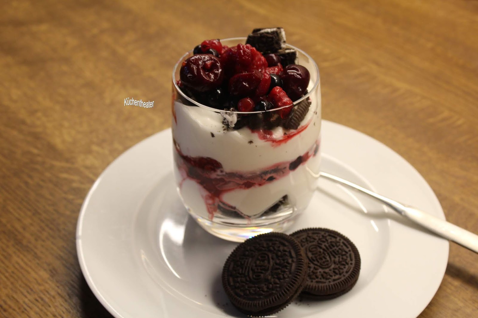 Küchentheater: Oreo-Joghurt-Dessert mit Beeren