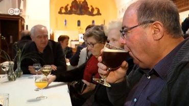 Bar da cidade fecha e igreja passa a servir cerveja a fiéis