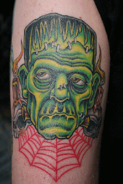 Tatuaje de Frankenstein caricaturizado