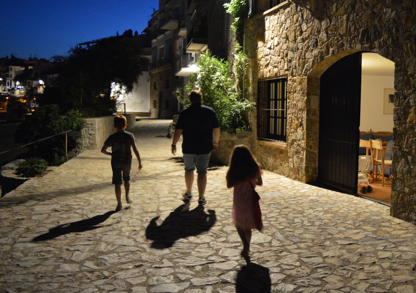 A walk from Calella de Palafrugell to Llafranc - Calella at night