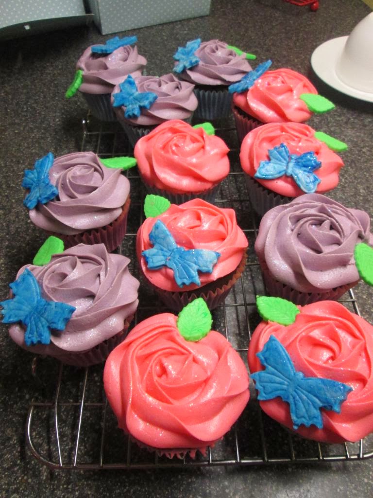 THE MESSY KITCHEN: FLOWER CUPCAKES