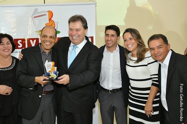 Vitor Paulo recebe troféu Mérito ASVECOM 2013