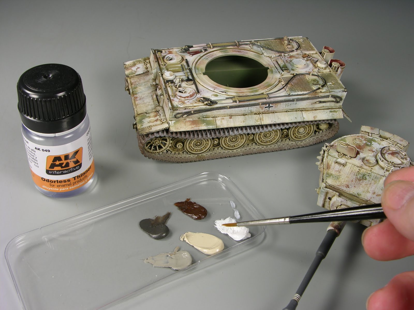 Краски для моделизма. Покраска моделей аэрографом. Т34 моделизм зимний. Как покрасить модель. Как покрасить модель.