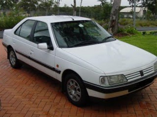 World Automotive Center: Peugeot 405 - Supermini constructed and vast