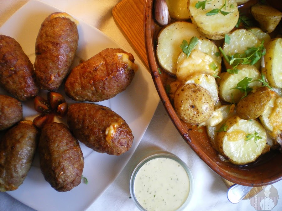 "Ovillo" de carne relleno de pimiento con queso