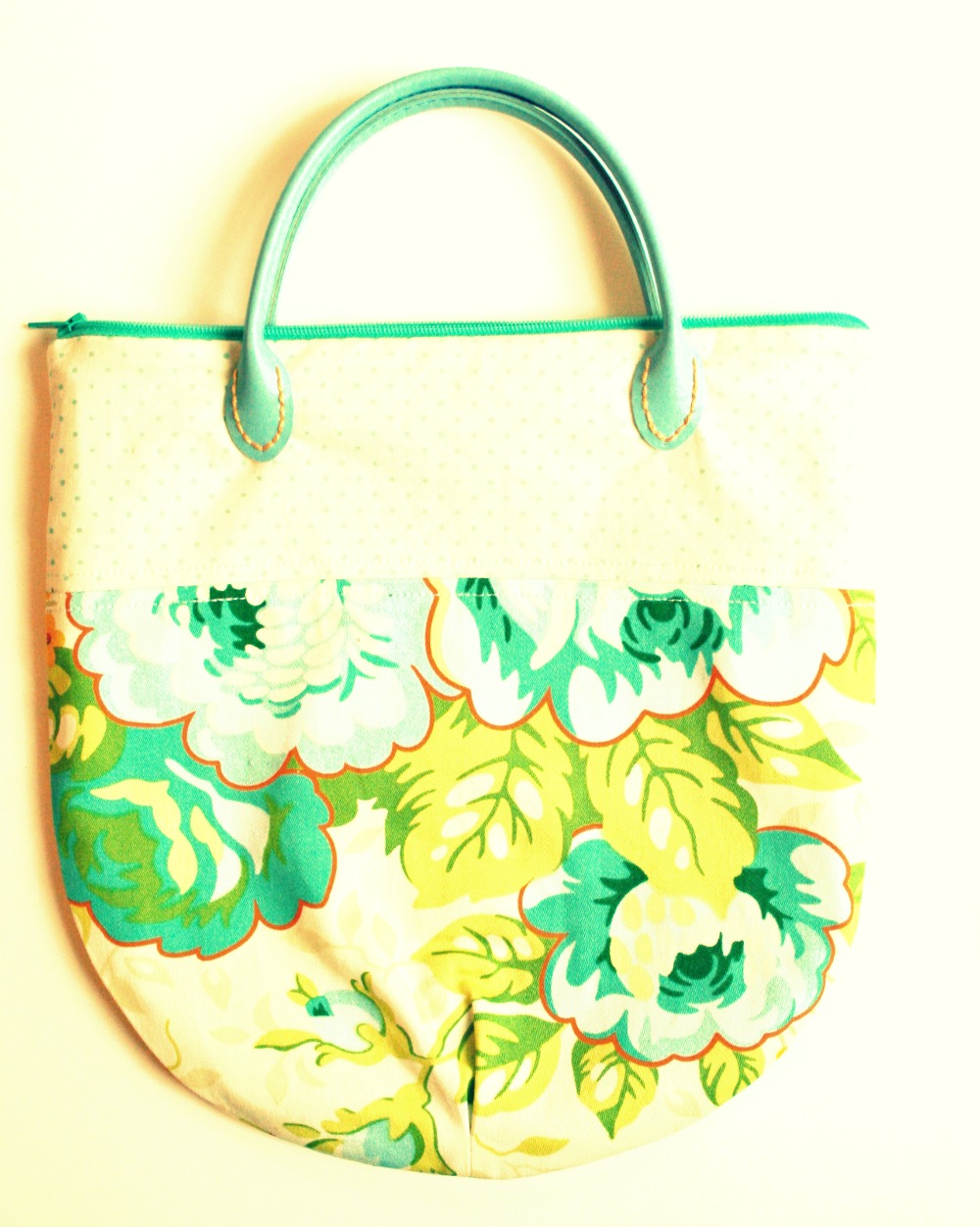 andrea creates Tutorial How To Sew Vinyl Handles To A Bag