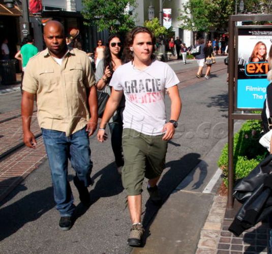 Blanket Jackson Forever Prince y su novia Remi dan un paseo en el