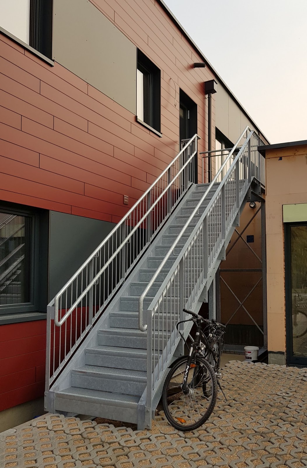 Aussentreppe Fluchttreppe Kita Frobel Metallbau