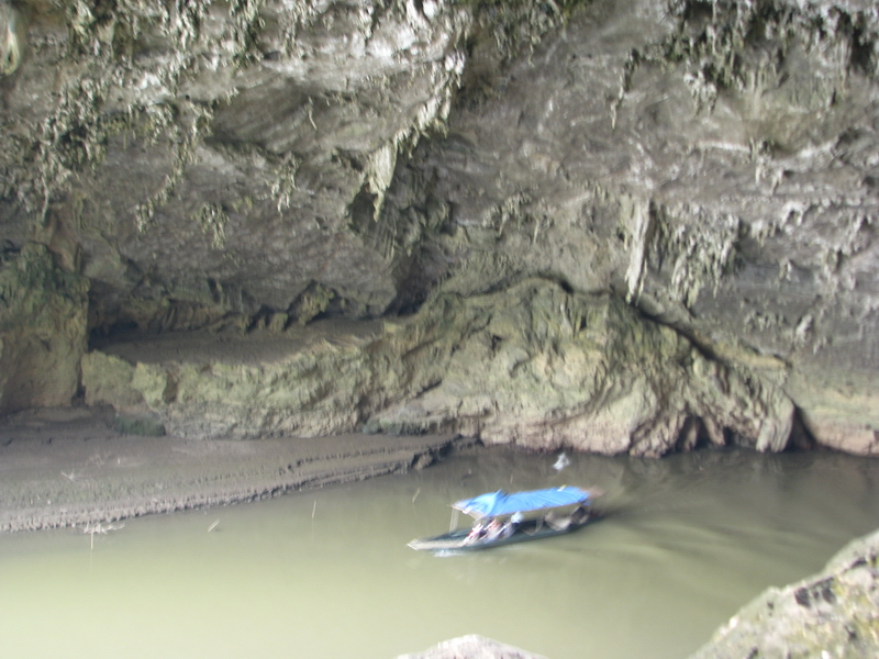 Thăm hang Puông trong vườn quốc gia Ba Bể