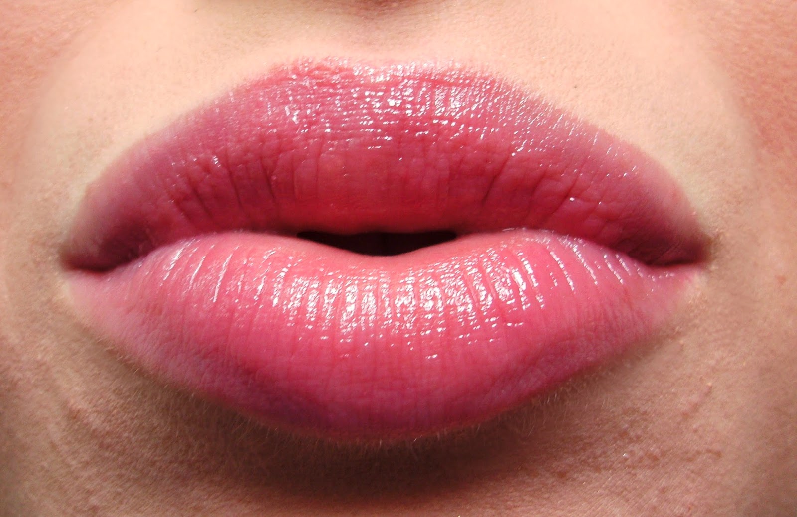 Review I Miners Cherry Tin O' Tint Lip Balm On Lips