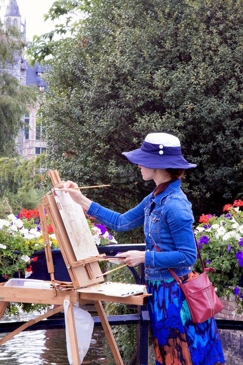 living woman painting the Lieve