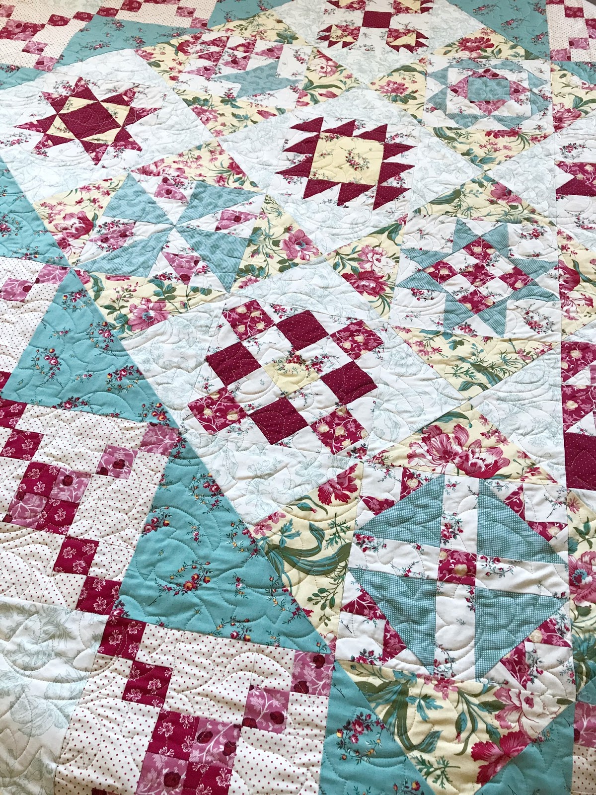 Fort Worth Fabric Studio Raspberry and Cream BOM {Finished Quilt}